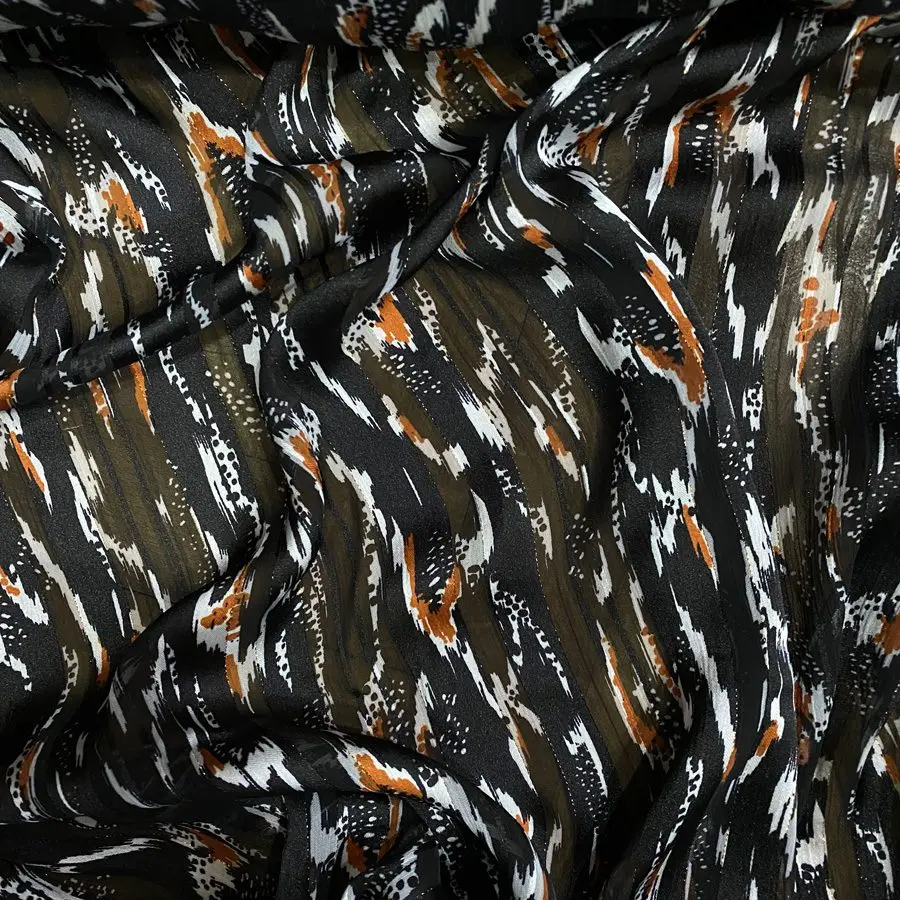 Siyah Simli Fırça Desenli Şifon Kumaş 143