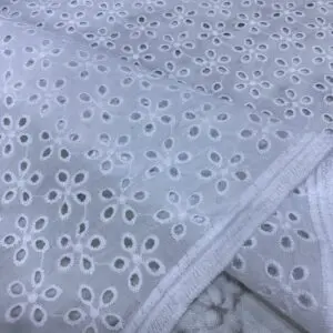 Beyaz Çiçek Desenli Fisto Kumaş 72