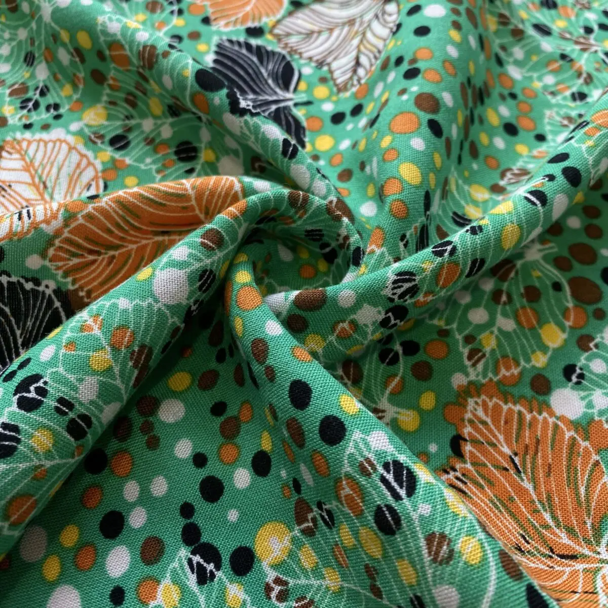 Yeşil Renkli Yaprak Desenli Pamuk Viskon Kumaş 587