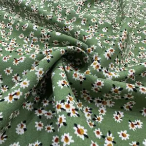 Yeşil Tabanlı Çiçek Desenli Pamuk Viskon Kumaş