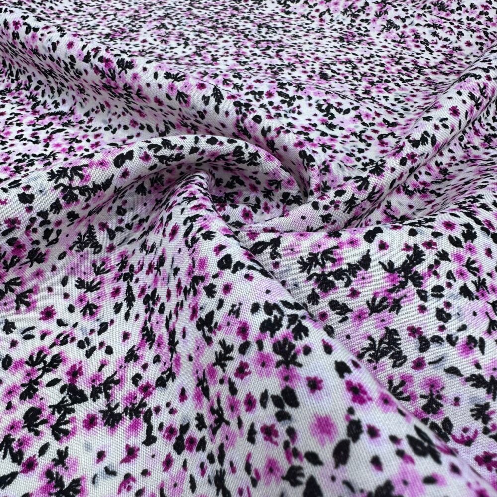 Pembe Çiçek Desen Viskon Kumaş Pembe Çiçek Desen Viskon Kumaş