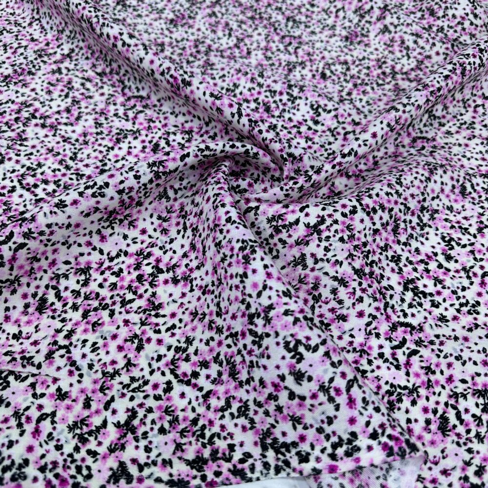 Pembe Çiçek Desen Viskon Kumaş Pembe Çiçek Desen Viskon Kumaş