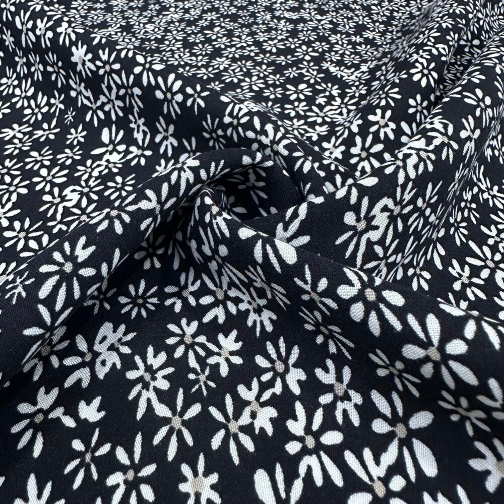 Siyah Çiçekli Viskon Kumaş Siyah Çiçekli Viskon Kumaş